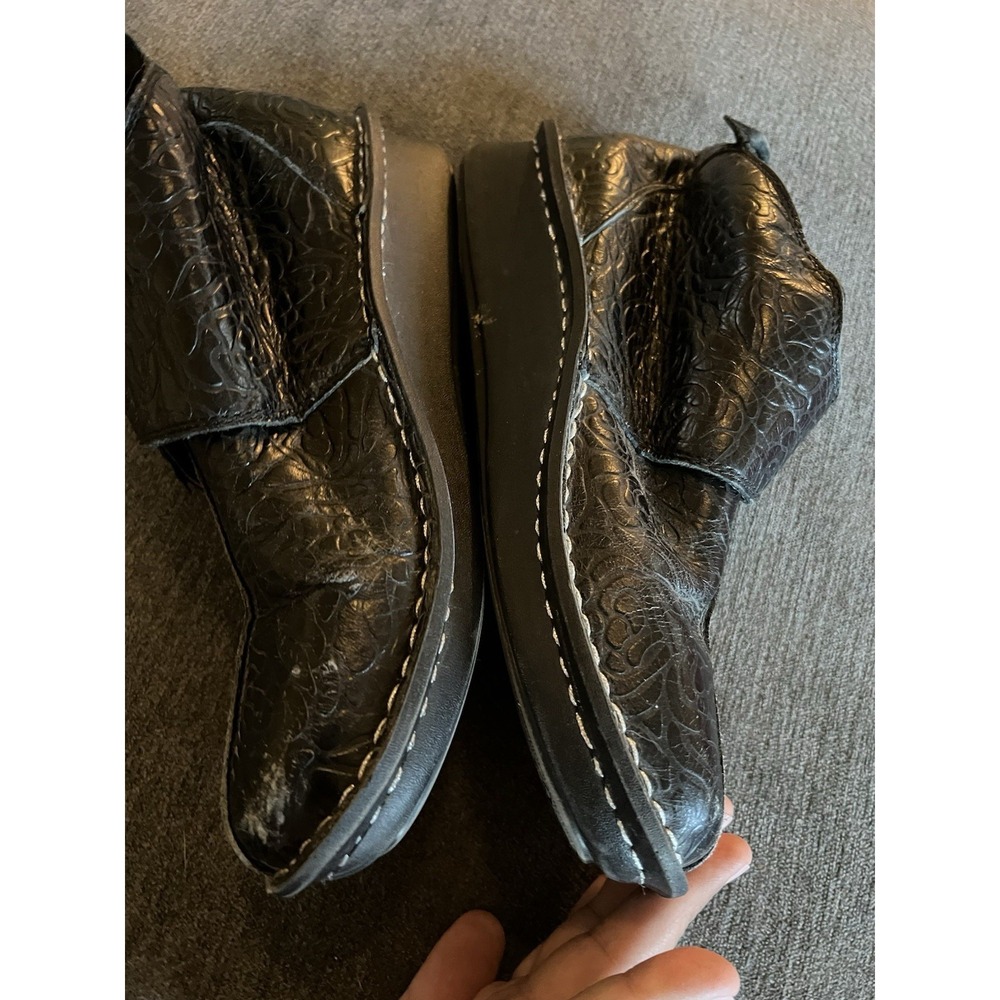 Alegria Caiti Tooled Women's 39 Black Leather Hook & Loop Ankle Bootie Shoe - Picture 2 of 8
